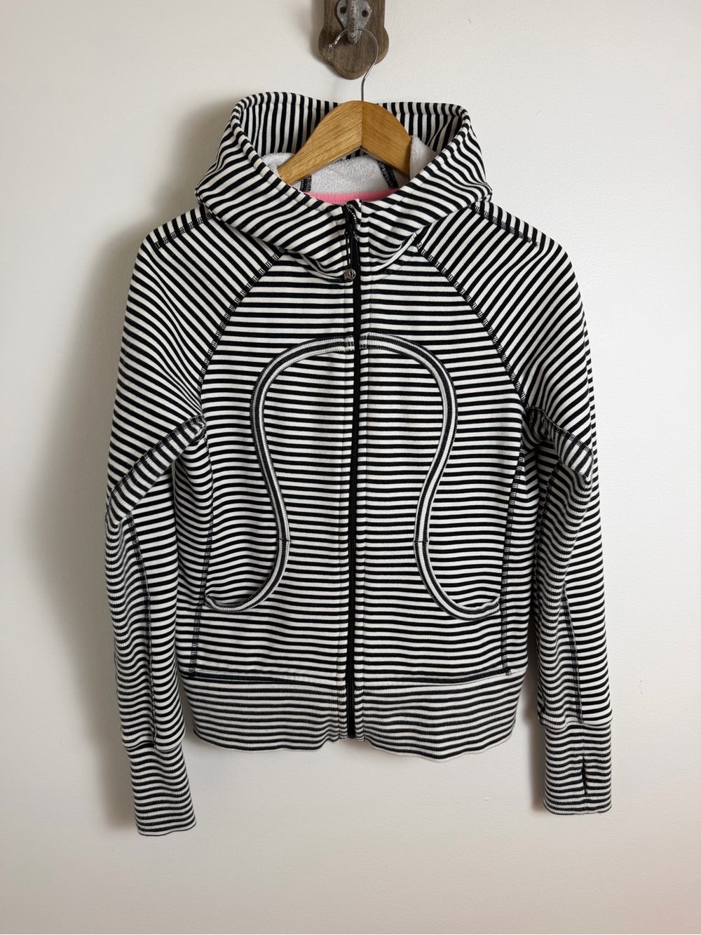 Lululemon Scuba Hoodie Stretch Size 8 Black White Striped Full Zip Retro